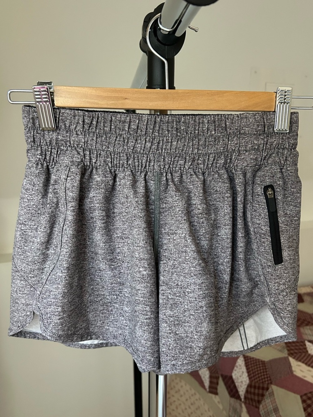 Lululemon Tracker Short V 4” Size 4